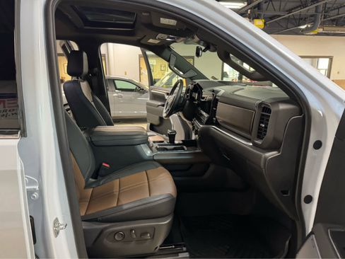 Certified 2026 Chevrolet Silverado 1500 High Country w/ Technology Package AWD/4WD image 11