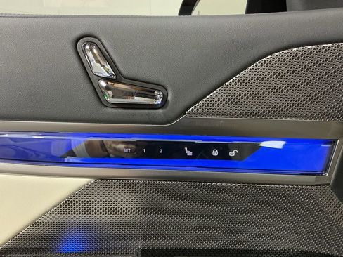 Certified 2024 BMW i7 xDrive60 image 22