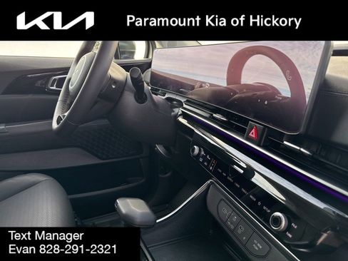 Used 2025 Kia Carnival SX Prestige image 38