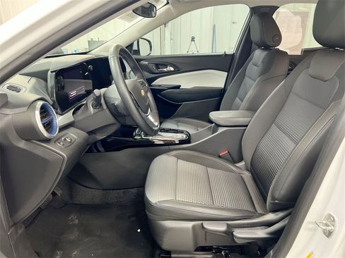 Used 2024 Chevrolet Trax LT w/ Driver Confidence Package image 18