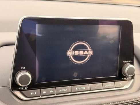 Certified 2025 Nissan Rogue SV FWD image 23