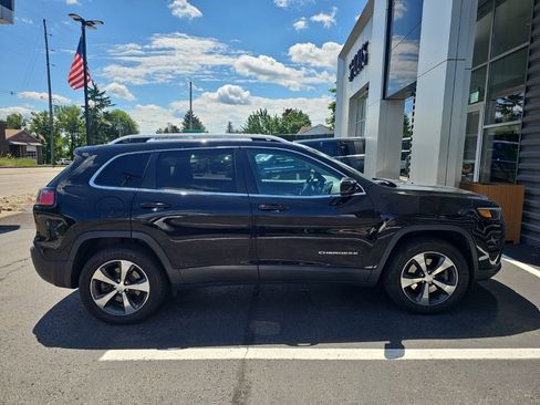 Used 2019 Jeep Cherokee Limited w/ Luxury Group AWD/4WD image 5