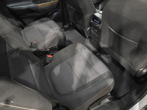 Used 2023 GMC Acadia SLE w/ Elevation Edition image 11