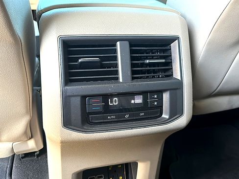 Used 2018 Volkswagen Atlas SEL w/ R-Line Package AWD/4WD image 22