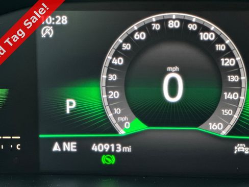 Certified 2022 Volkswagen Tiguan SE R-Line image 26