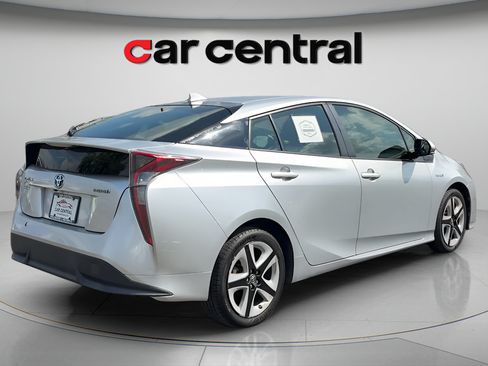 Used 2016 Toyota Prius Three Touring FWD image 5