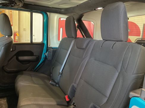 Used 2020 Jeep Wrangler Unlimited Sport S image 28