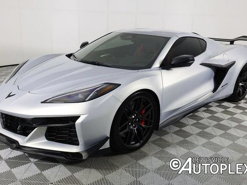 Used 2024 Chevrolet Corvette Z06 RWD image 9