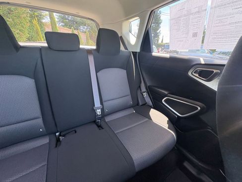 Used 2025 Kia Soul LX w/ LX Technology Package FWD image 35