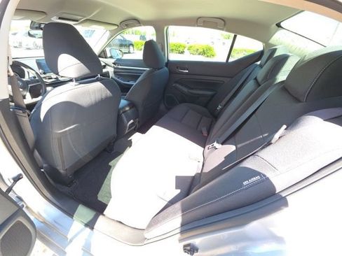 Used 2022 Nissan Altima 2.5 SV image 23