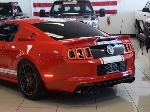 Used 2011 Ford Mustang Shelby GT500 RWD image 38