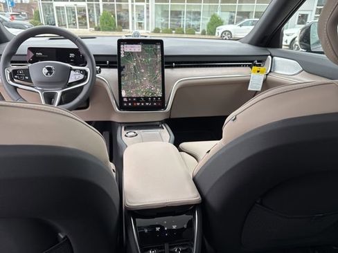 New 2025 Volvo EX90 Ultra image 16