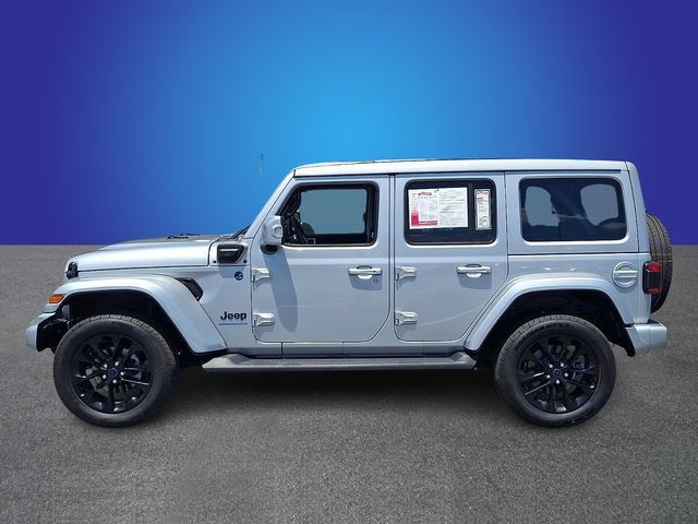 Used 2023 Jeep Wrangler Unlimited Sahara AWD/4WD image 7