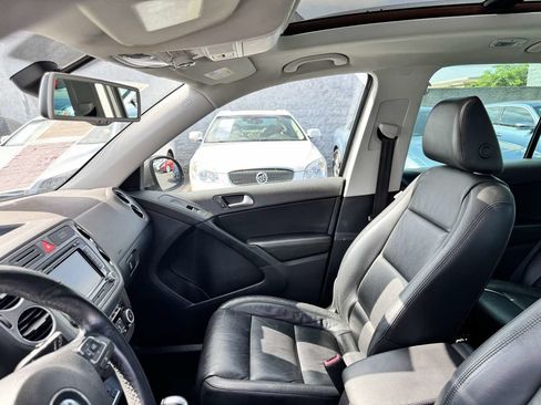 Used 2011 Volkswagen Tiguan SEL FWD image 34