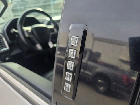 Used 2016 Ford F150 Platinum w/ Equipment Group 701A Luxury image 21