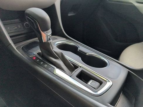 Used 2024 Chevrolet Equinox LT FWD image 18