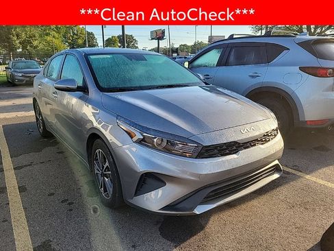Used 2024 Kia Forte LXS w/ LXS Technology Package FWD image 3