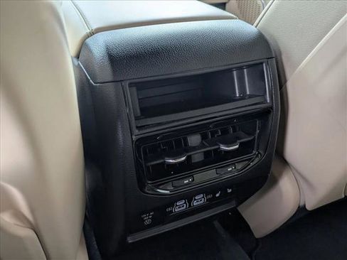 Used 2022 Jeep Grand Cherokee Limited 4xe w/ Luxury Tech Group II AWD/4WD image 14
