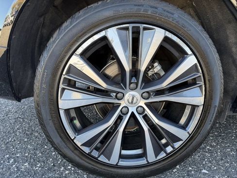 Certified 2022 Volvo XC60 B5 Momentum w/ Climate Package image 16