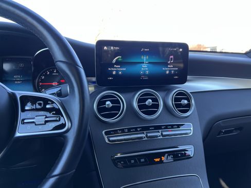 Used 2021 Mercedes-Benz GLC 300 4MATIC image 32