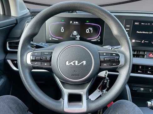 Used 2025 Kia Sportage LX FWD image 14