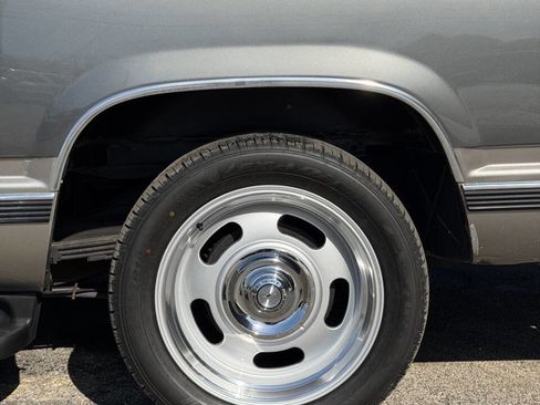 Used 1999 Chevrolet Suburban 2WD w/ Preferred Equipment Group 3 image 17