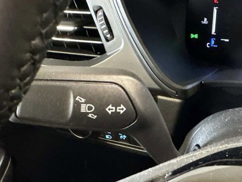 Used 2025 Ford Escape SE image 22