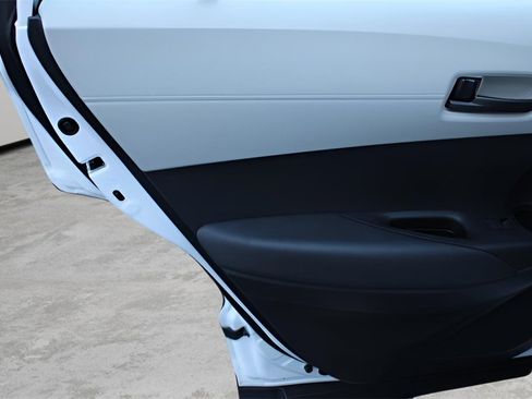 Used 2024 Toyota Corolla Cross L image 19