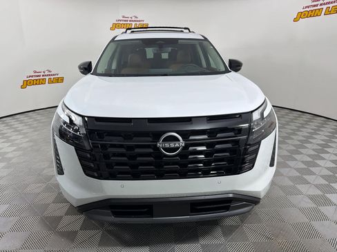 New 2026 Nissan Pathfinder Platinum image 9