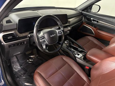Used 2023 Kia Telluride EX w/ EX Captain's Chair Package FWD image 17