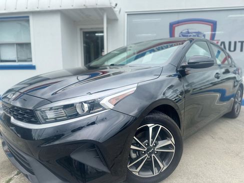 Used 2023 Kia Forte LXS w/ LXS Technology Package FWD image 4