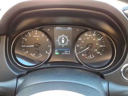Used 2019 Nissan Rogue SV w/ Premium Package AWD/4WD image 19