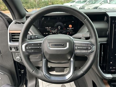 Used 2025 GMC Yukon XL Denali image 17