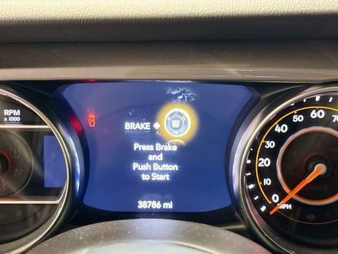 Used 2021 Jeep Gladiator Overland w/ Cold Weather Group image 10