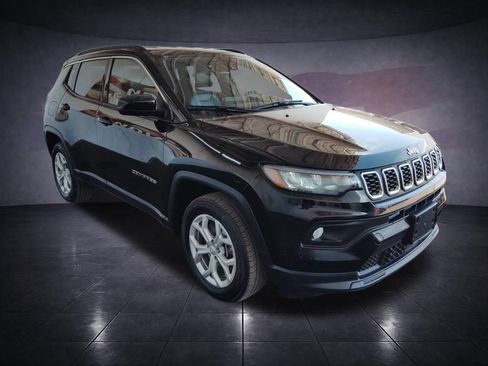 Used 2024 Jeep Compass Latitude AWD/4WD image 7