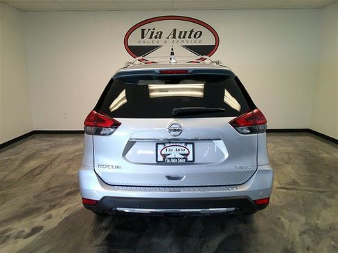 Used 2019 Nissan Rogue SV image 10