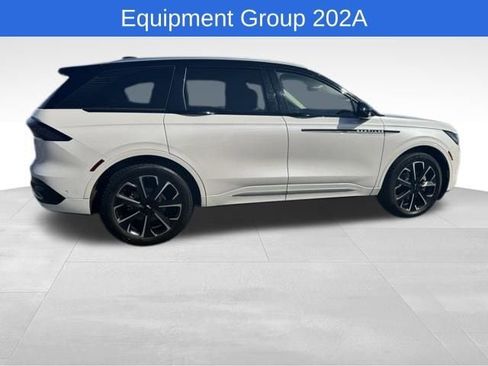 Certified 2024 Lincoln Nautilus Reserve w/ Equipment Group 202A AWD/4WD image 3