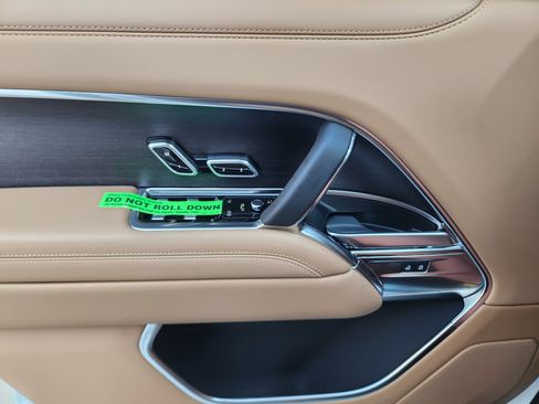 New 2025 Land Rover Range Rover Long Wheelbase SE image 21