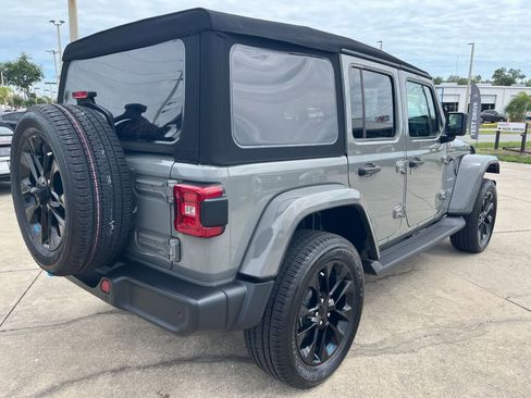 Used 2022 Jeep Wrangler Unlimited Sahara w/ Safety Group AWD/4WD image 4