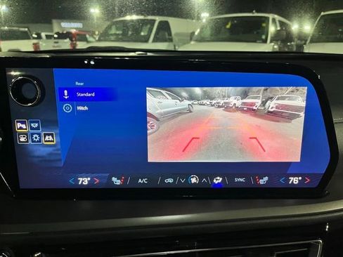 Used 2025 Chevrolet Traverse LT image 38