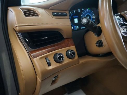 Used 2017 Cadillac Escalade Platinum image 35