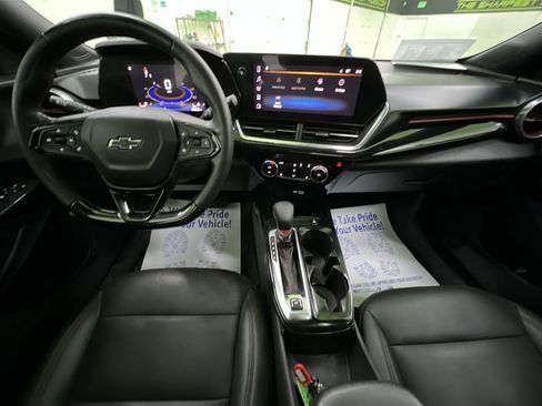 Used 2024 Chevrolet Trax RS w/ Sunroof Package FWD image 17