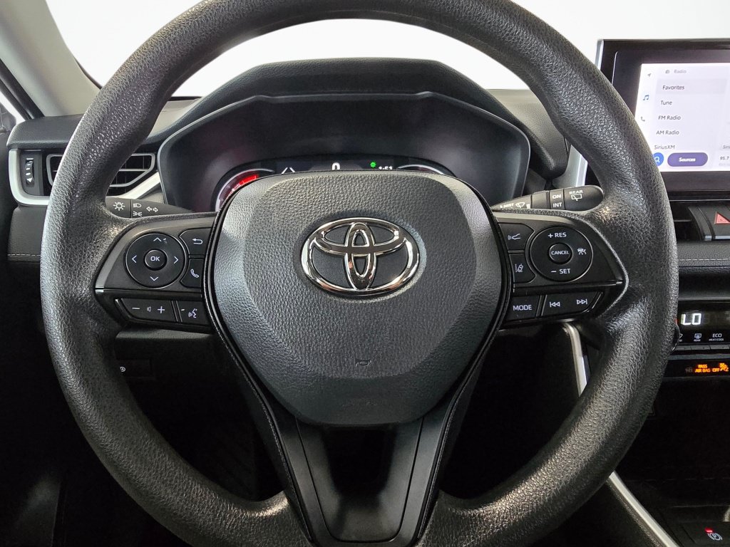 Used 2025 Toyota RAV4 XLE AWD/4WD image 22
