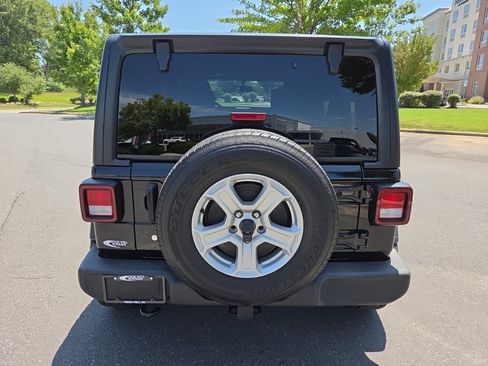 Used 2018 Jeep Wrangler Unlimited Sport S AWD/4WD image 6