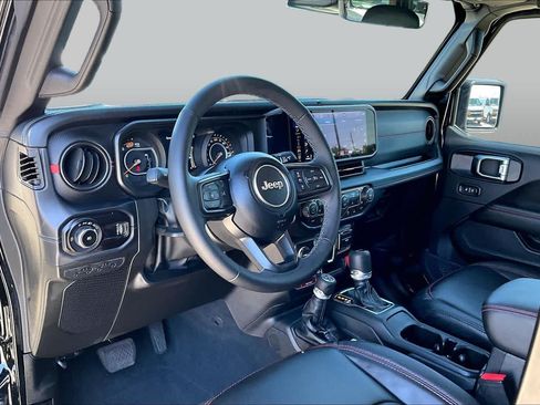 Used 2025 Jeep Wrangler Unlimited Rubicon AWD/4WD image 16
