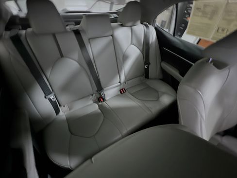 Used 2021 Toyota Camry XLE image 33