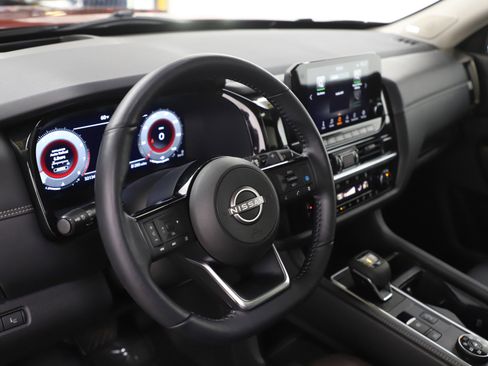 Used 2024 Nissan Pathfinder Platinum image 24