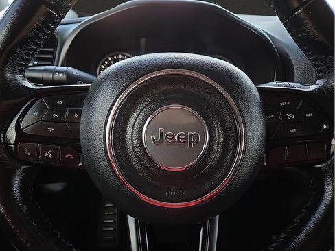 Used 2017 Jeep Renegade Altitude FWD image 19