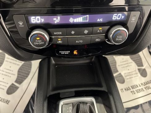 Used 2018 Nissan Rogue SV FWD image 25