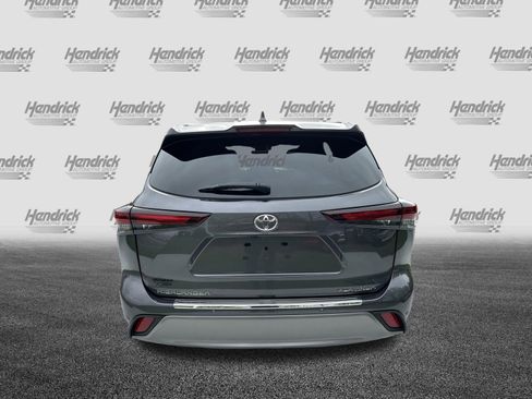 Used 2024 Toyota Highlander Platinum FWD image 9